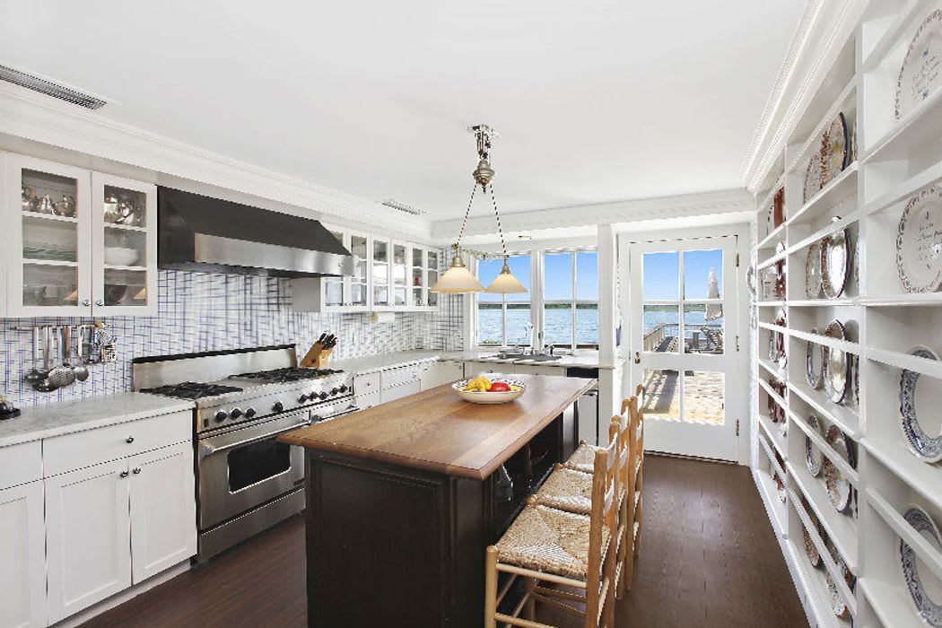 Bayfront Beauty On Meadow Lane