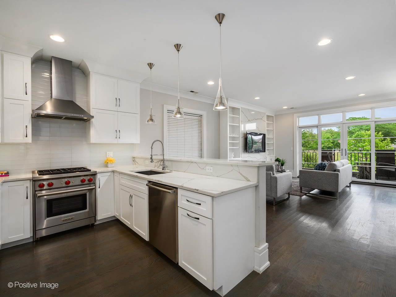 2040 N Burling