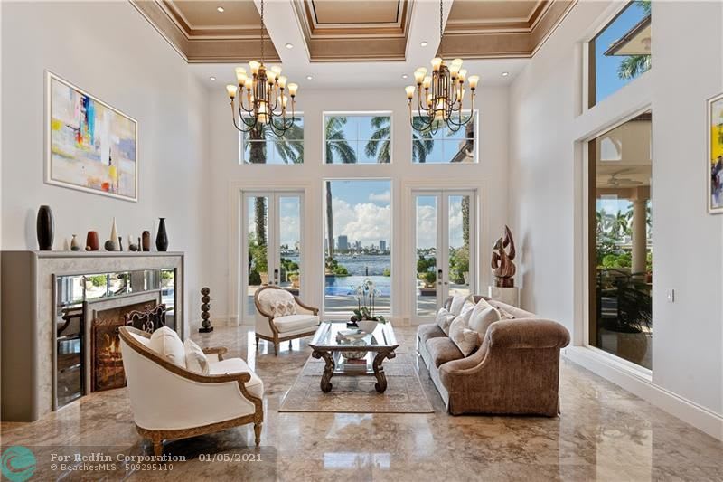 2501 Mercedes Dr