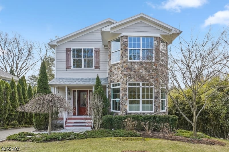 124 Hobart Ave