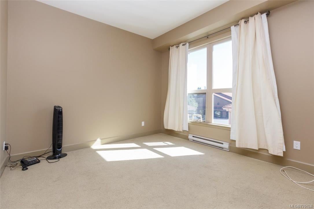 206-1642 McKenzie Ave, Saanich