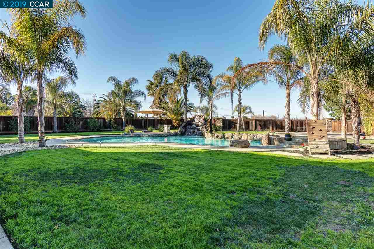 1449 Pinegrove Way