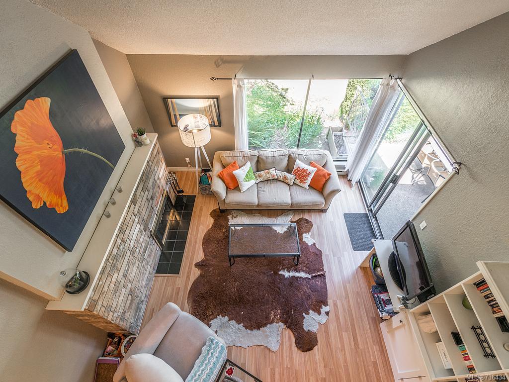 2-1319 Gladstone Ave, Victoria