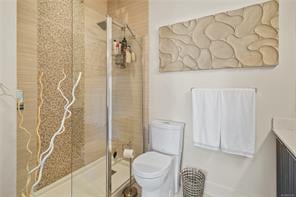 402-3811 Rowland Ave