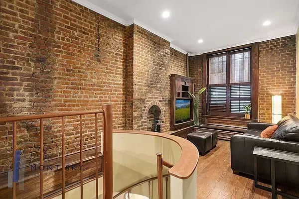 420 West 47th St Unit: 1E