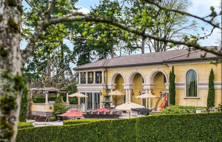 Clyde Hill Villa 