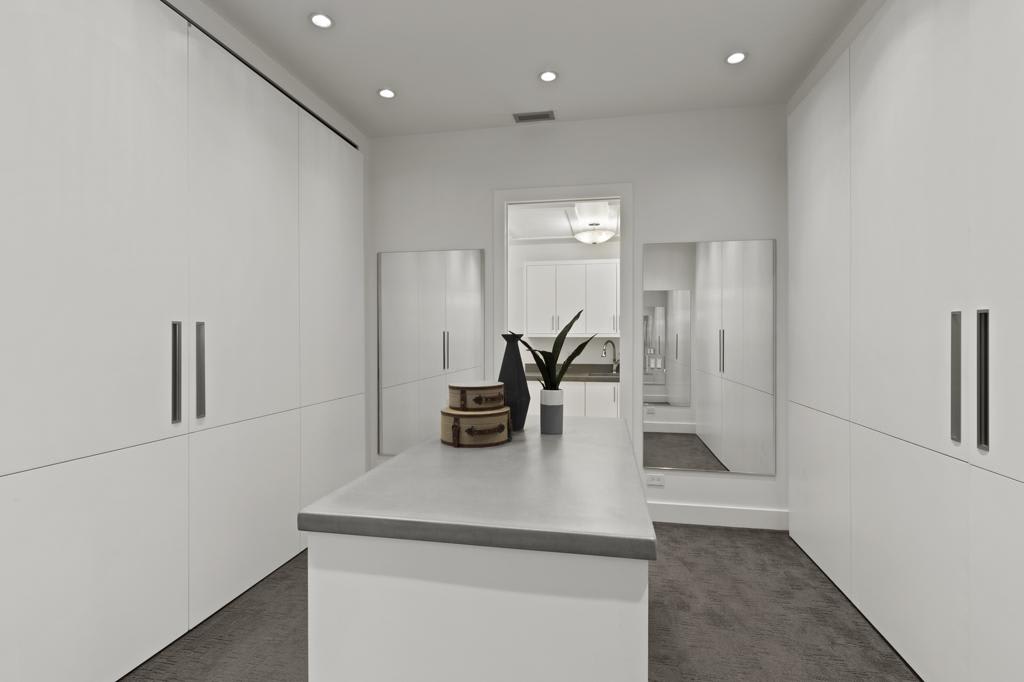 4 Bedroom with Rooftop Located in the Heart of River North