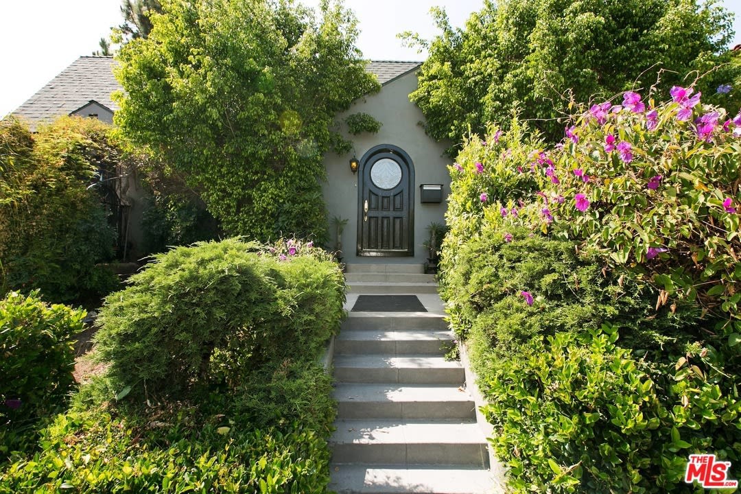 4267 Holly Knoll Dr