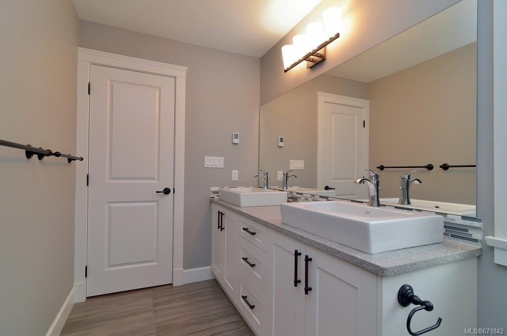 764 Hanington Rd, Highlands
