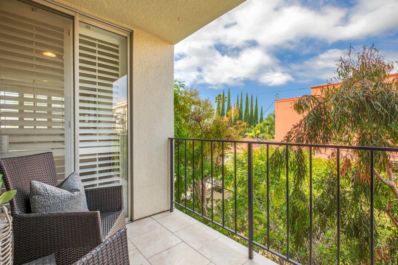 137 S Palm Drive #406
