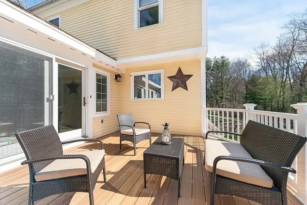 47 Longmeadow Dr