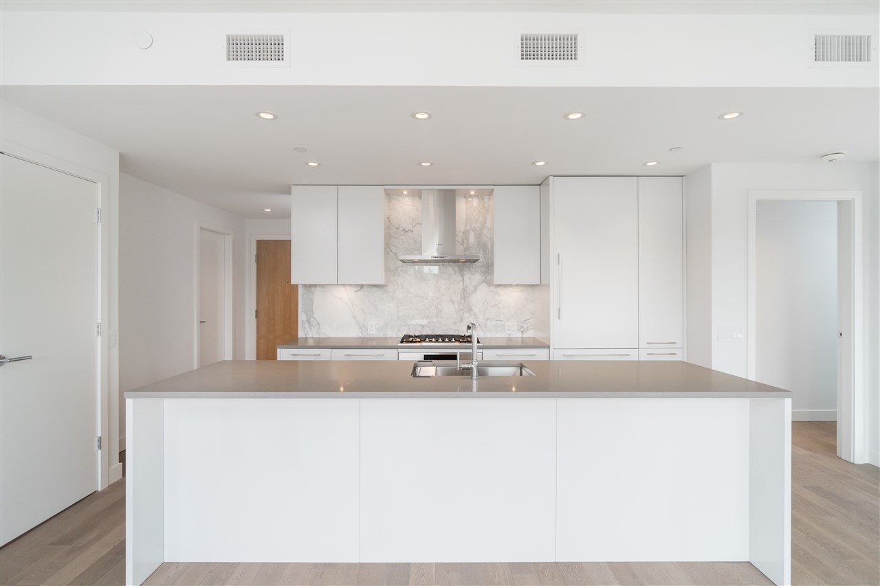 205-3230 Connaught Cres