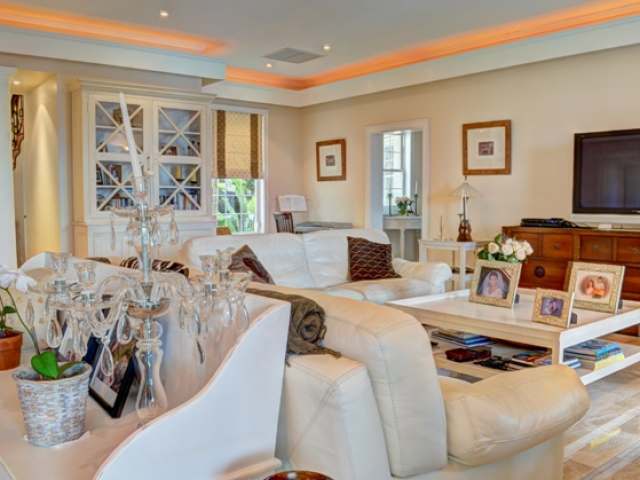 Canalfront Mansion in Port New Providence
