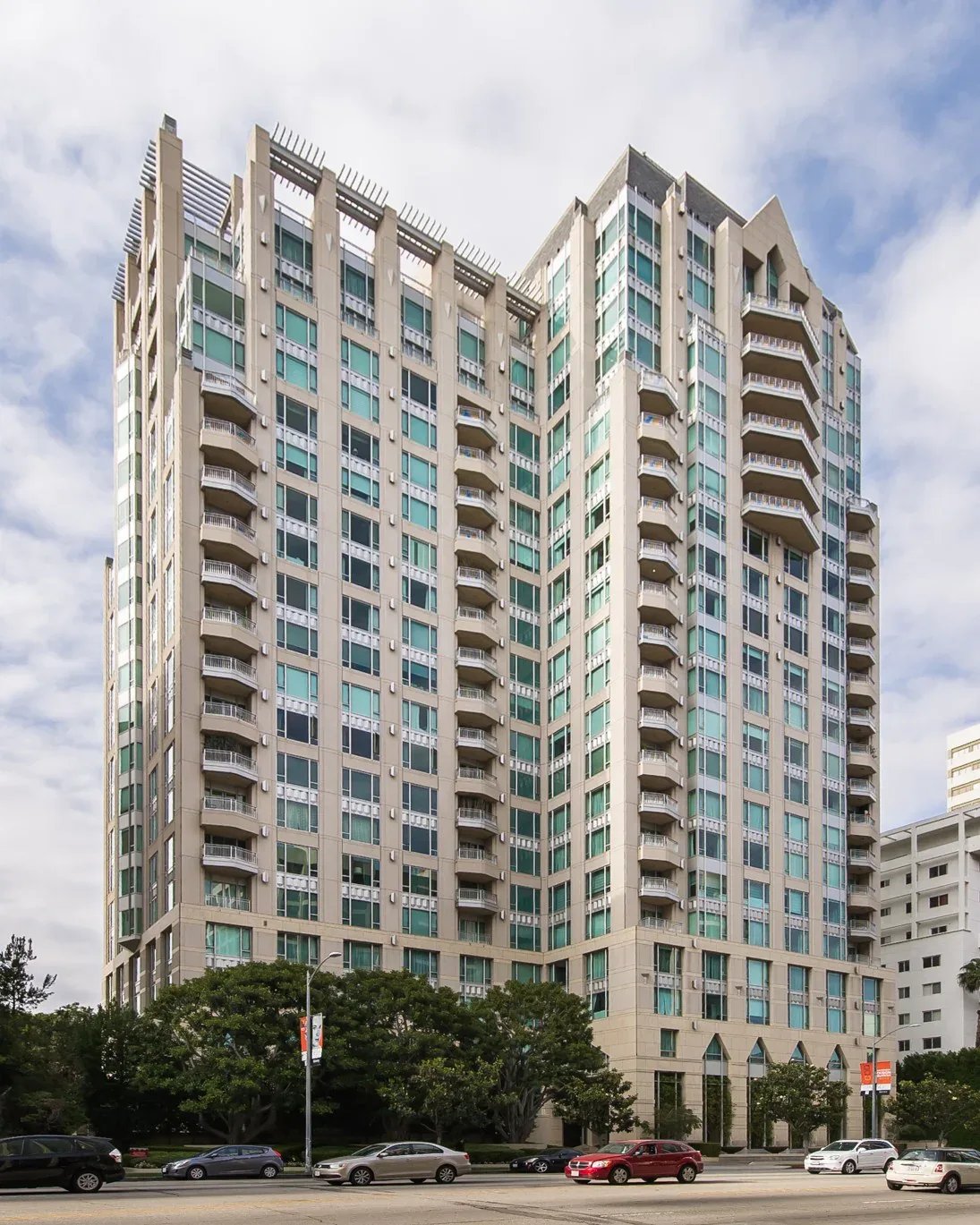 10727 Wilshire, 901
