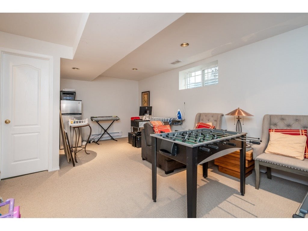 18498 64a Ave