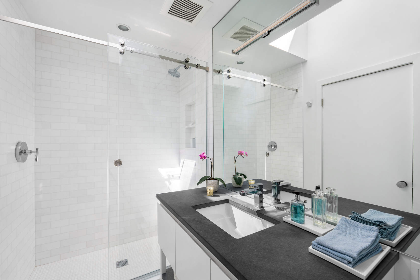 A Sleek, Updated Modern in the Heart of Hamptons Horse & Farm Country