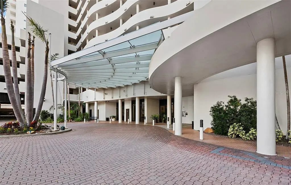 1255 N Gulfstream Ave APT 905