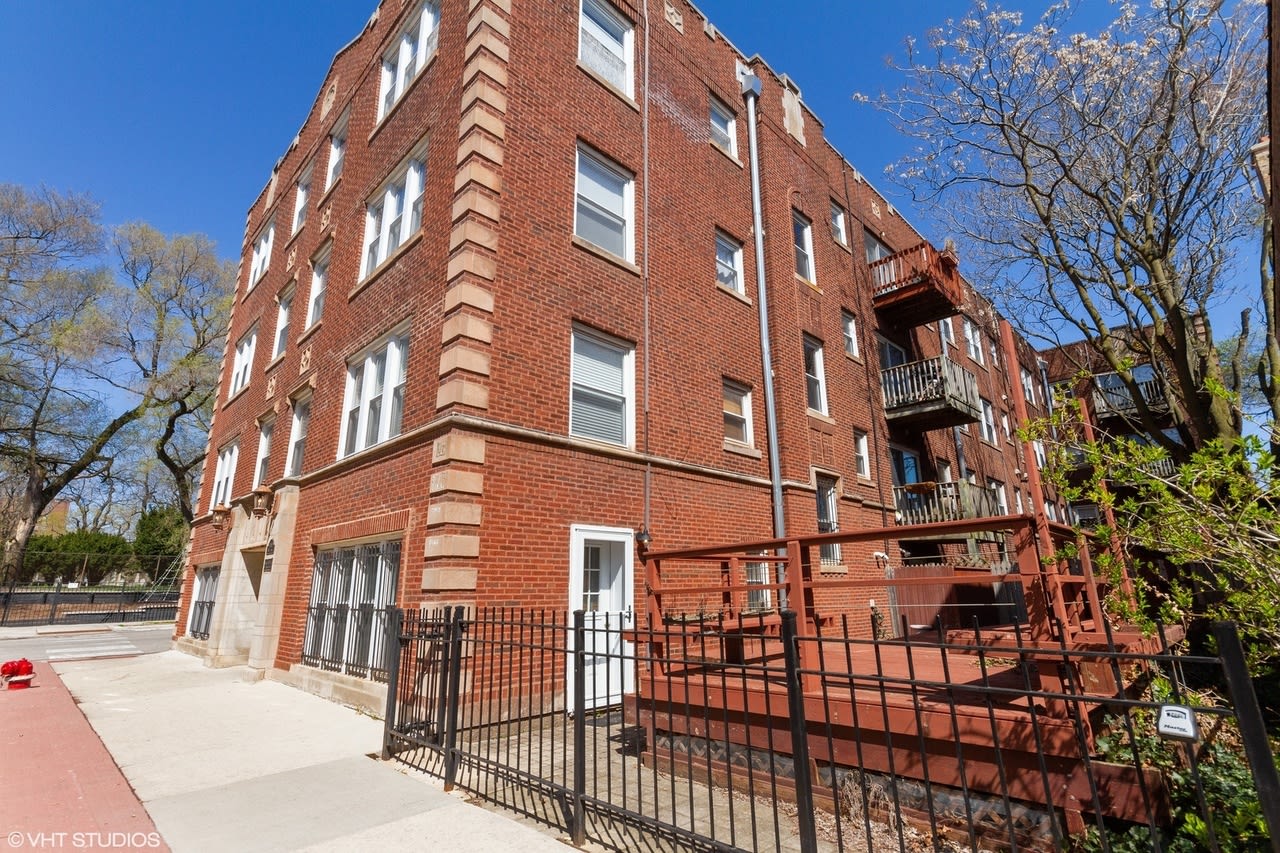 1050 W Dakin St Unit 2B