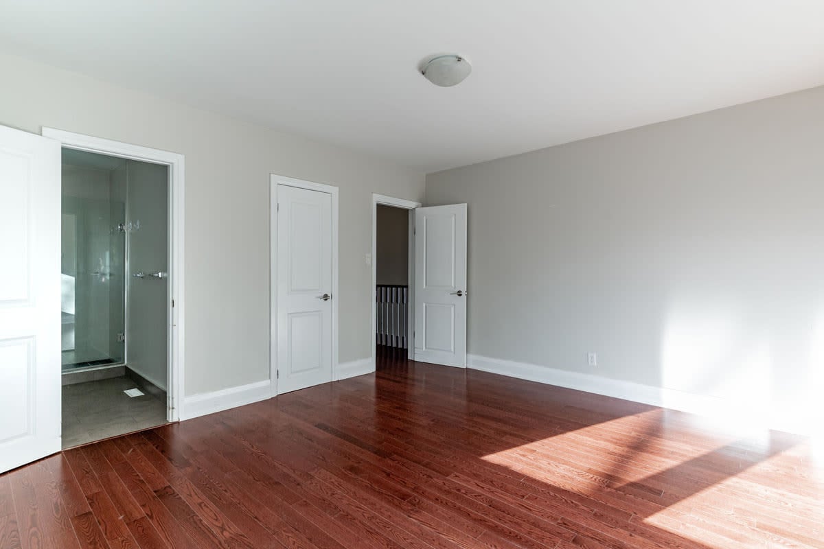 1631 Pinetree Crescent 