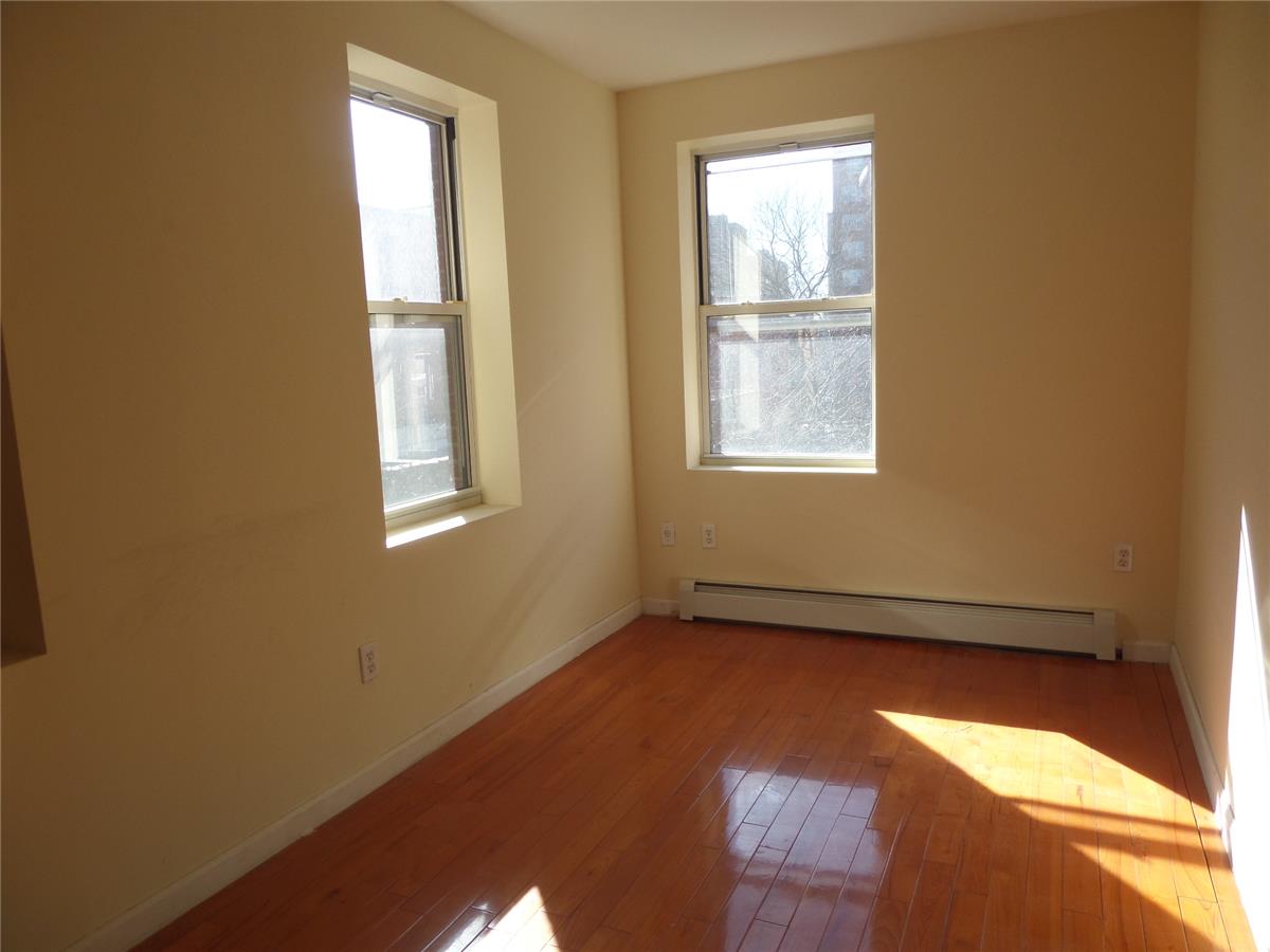 322 East 4th Street, Apt 4R
