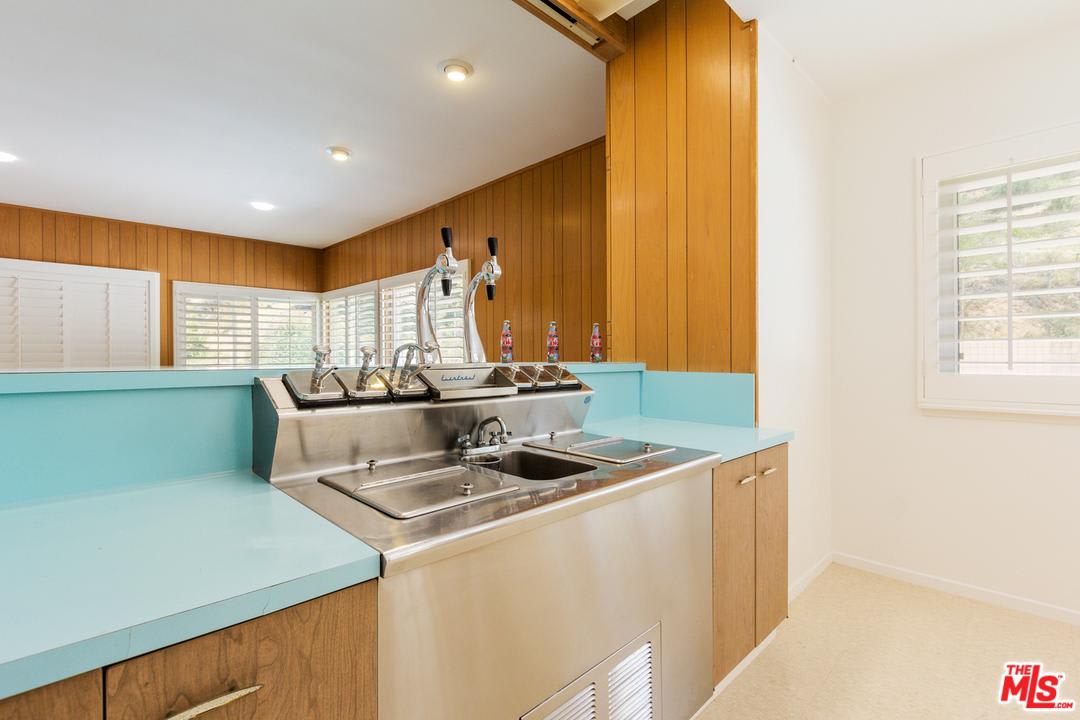 8900 Alto Cedro Drive