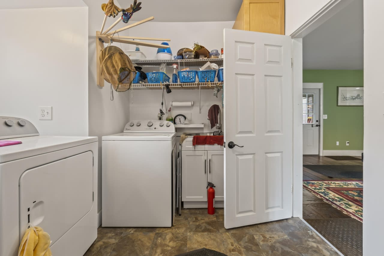 457 N Buckfield Rd