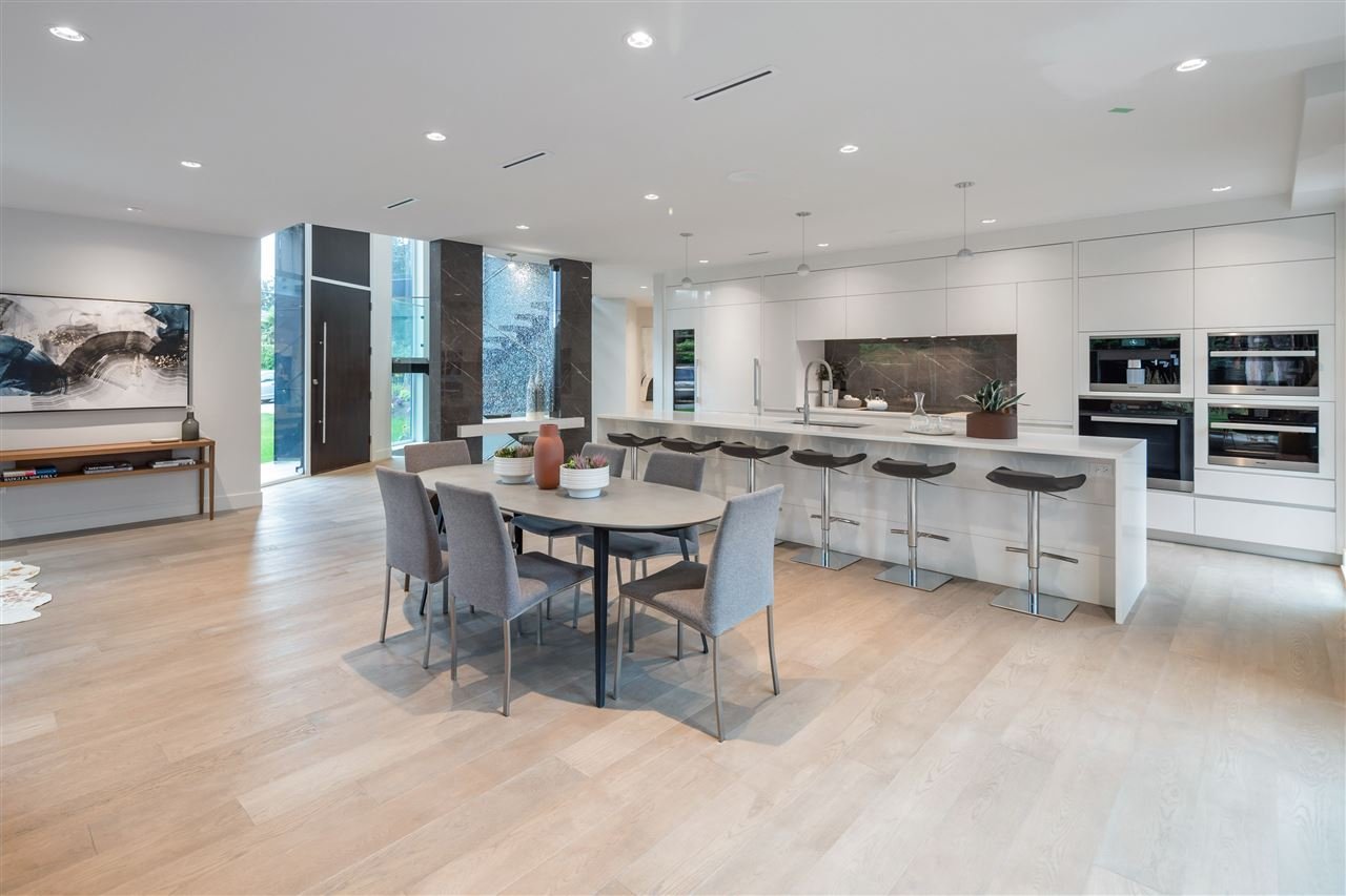 2710 Crescentview Dr