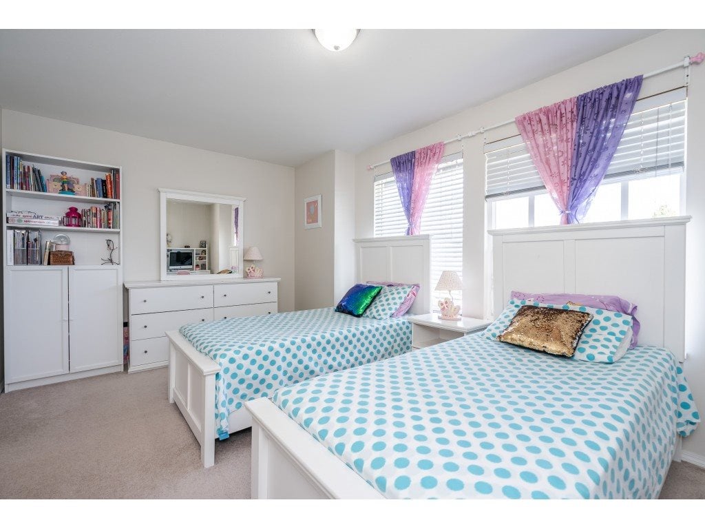 18498 64a Ave