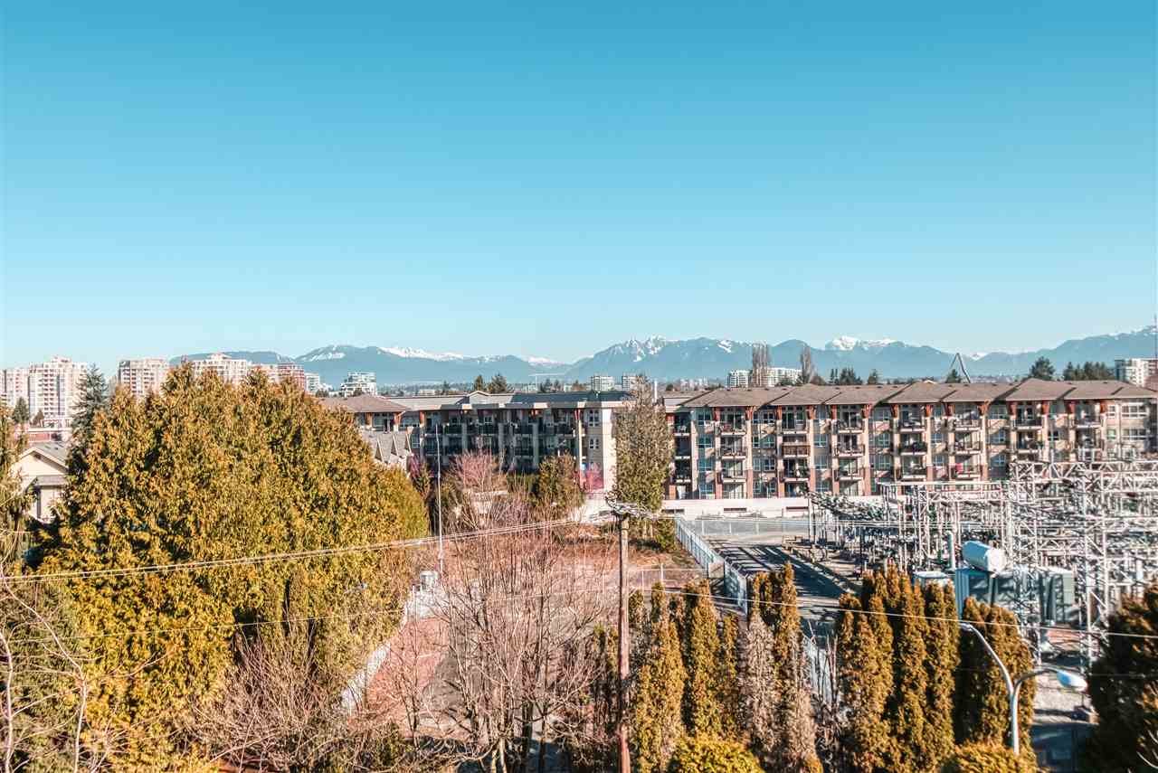 403-8480 Granville Ave