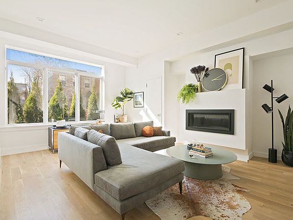 79 Eagle Street Unit: 1