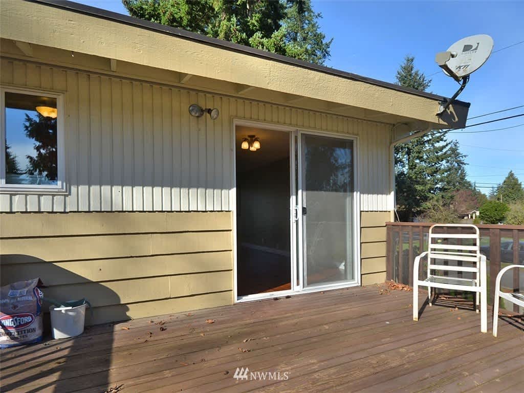 19556 Fremont Ave N