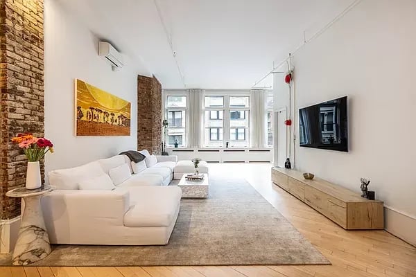 20 E 17th St, #4