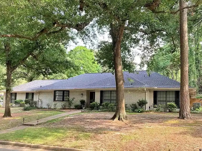 3821 Pine Manor Dr