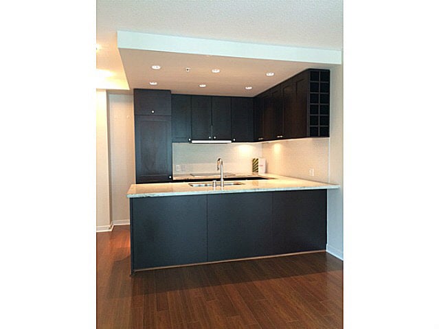 1001-821 Cambie St