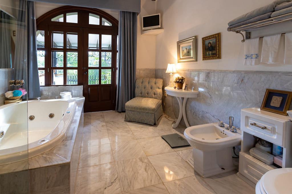 Amazing House/Mansion for sale, own this masterpiece in Puerto Aventuras! Bathtub