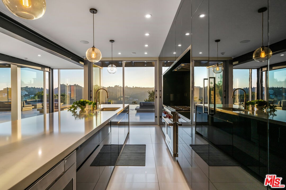 Estate Crown