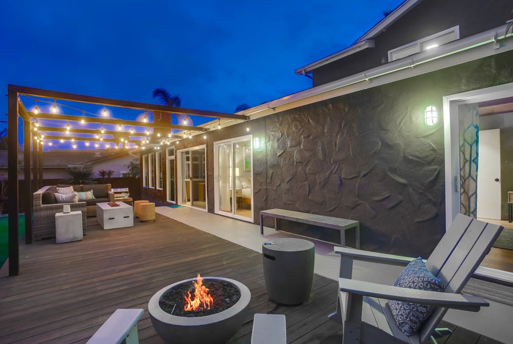 5450 Los Robles Dr