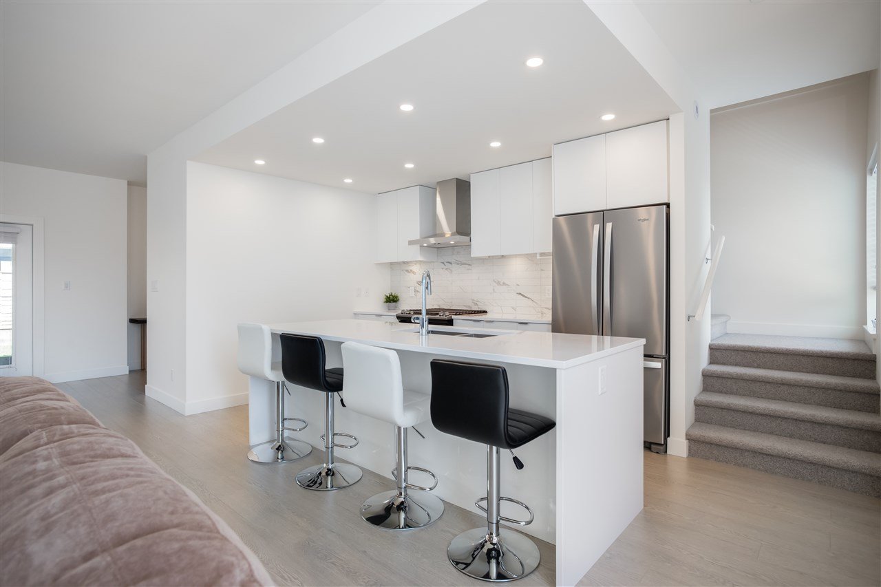 16-3596 Salal Dr