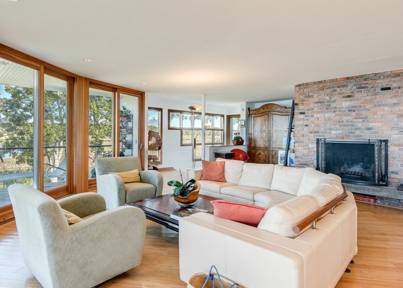 Village Dream Escape with 180 Degree Views