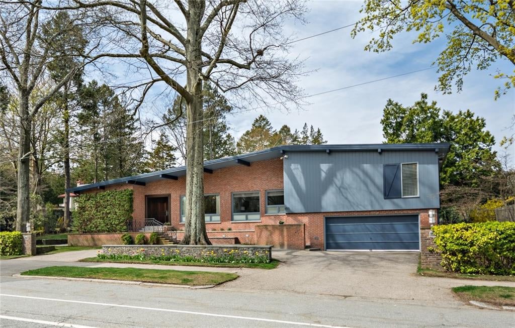 400 Blackstone Blvd