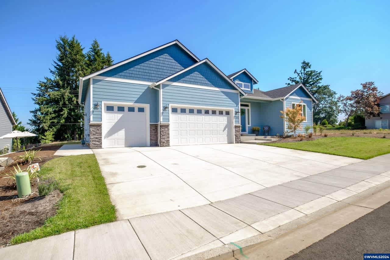 704 NW George Ct