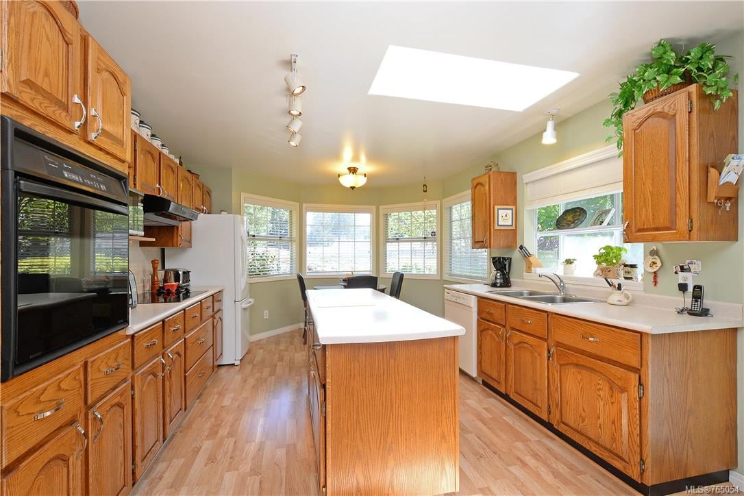 7180 Cedar Brook Pl, Sooke