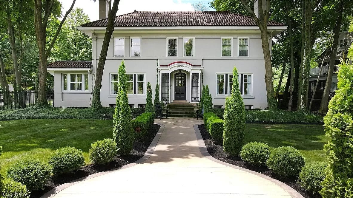 2924 Fairmount Blvd