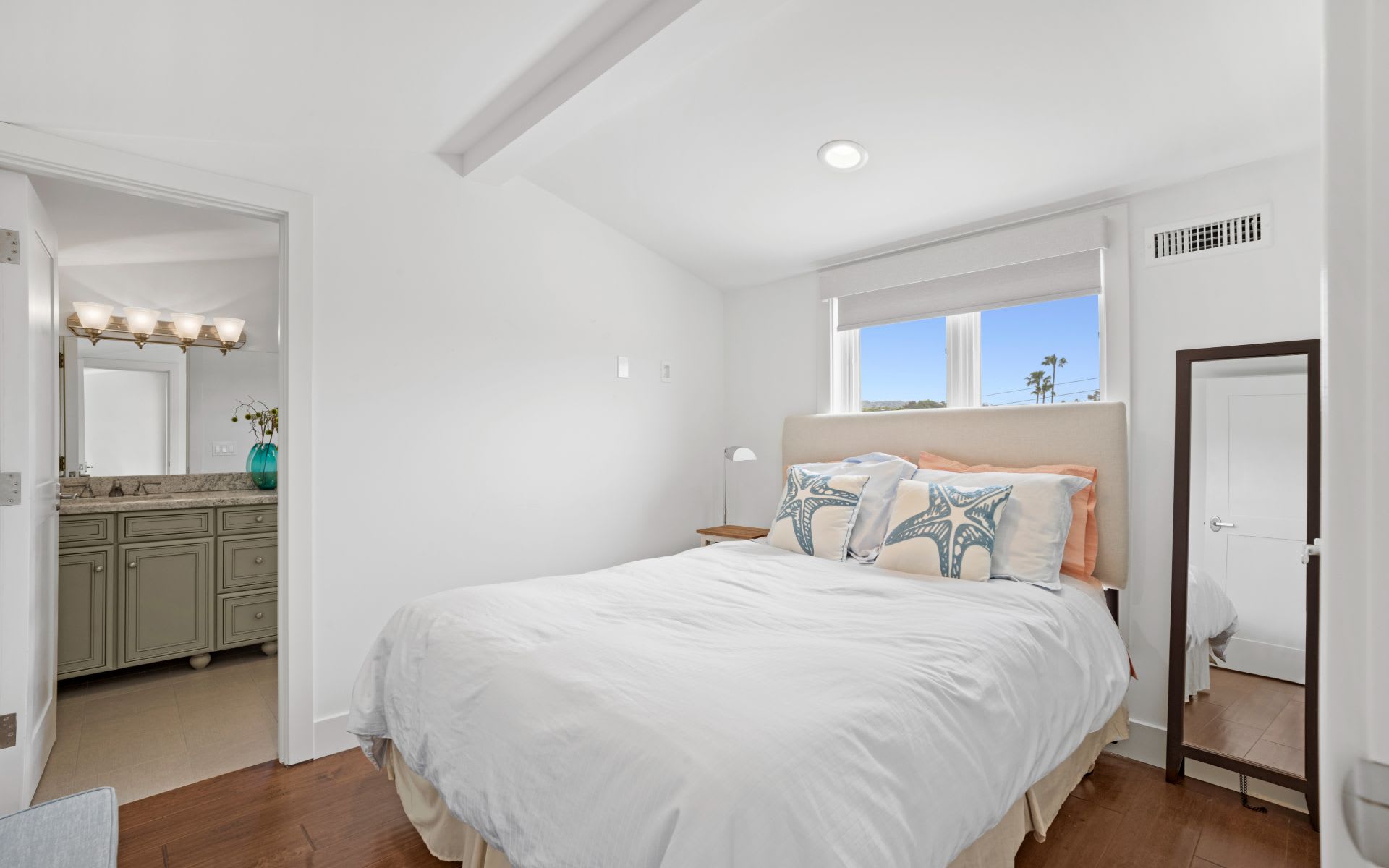 422 Heliotrope Avenue Unit: B