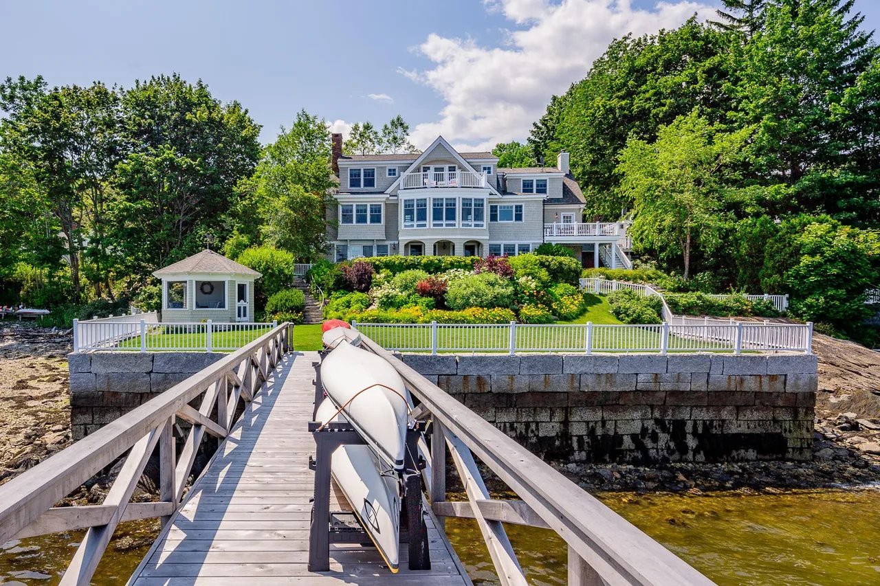 Boat-Friendly Homes – Homes with Deep-Water Docks