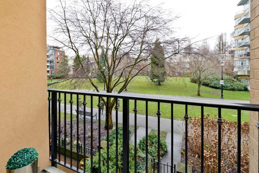 262-2175 Salal Dr