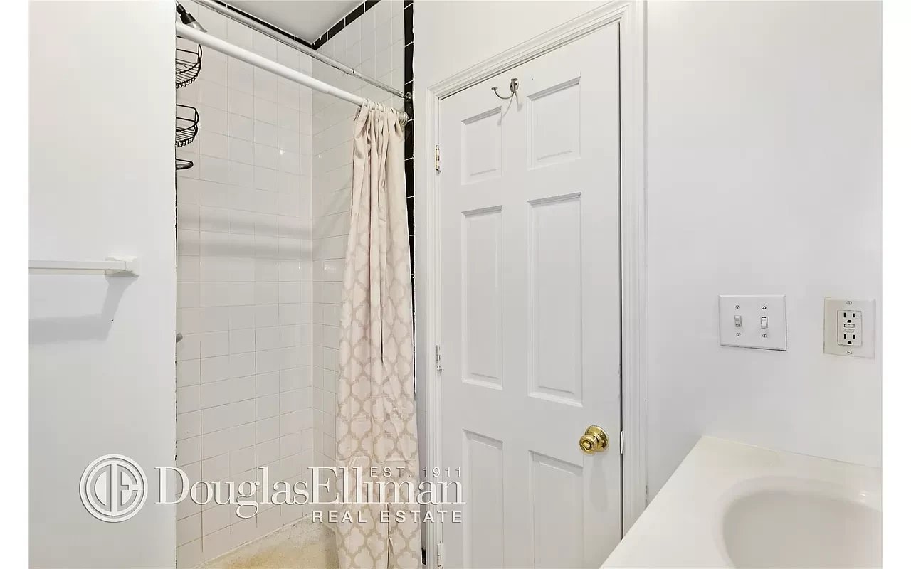 312 East 105th Street Unit: 4W