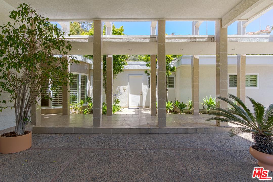 8900 Alto Cedro Drive