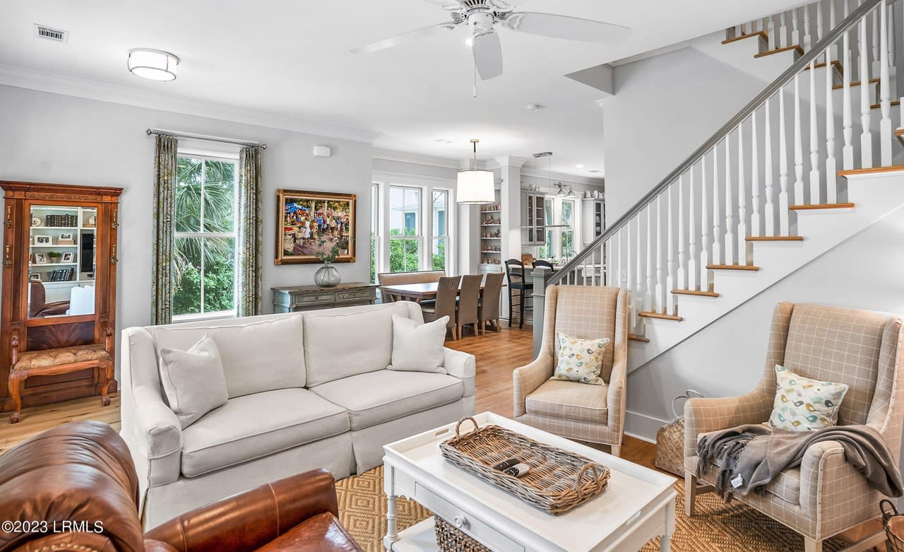 606 New St