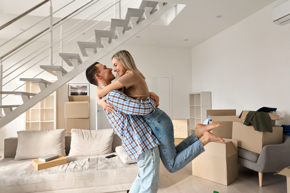 Phoenix Real Estate Flourishes as Mortgage Rates Plummet: A Golden Opportunity for Homebuyers